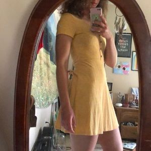 Yellow summer dress 🌞